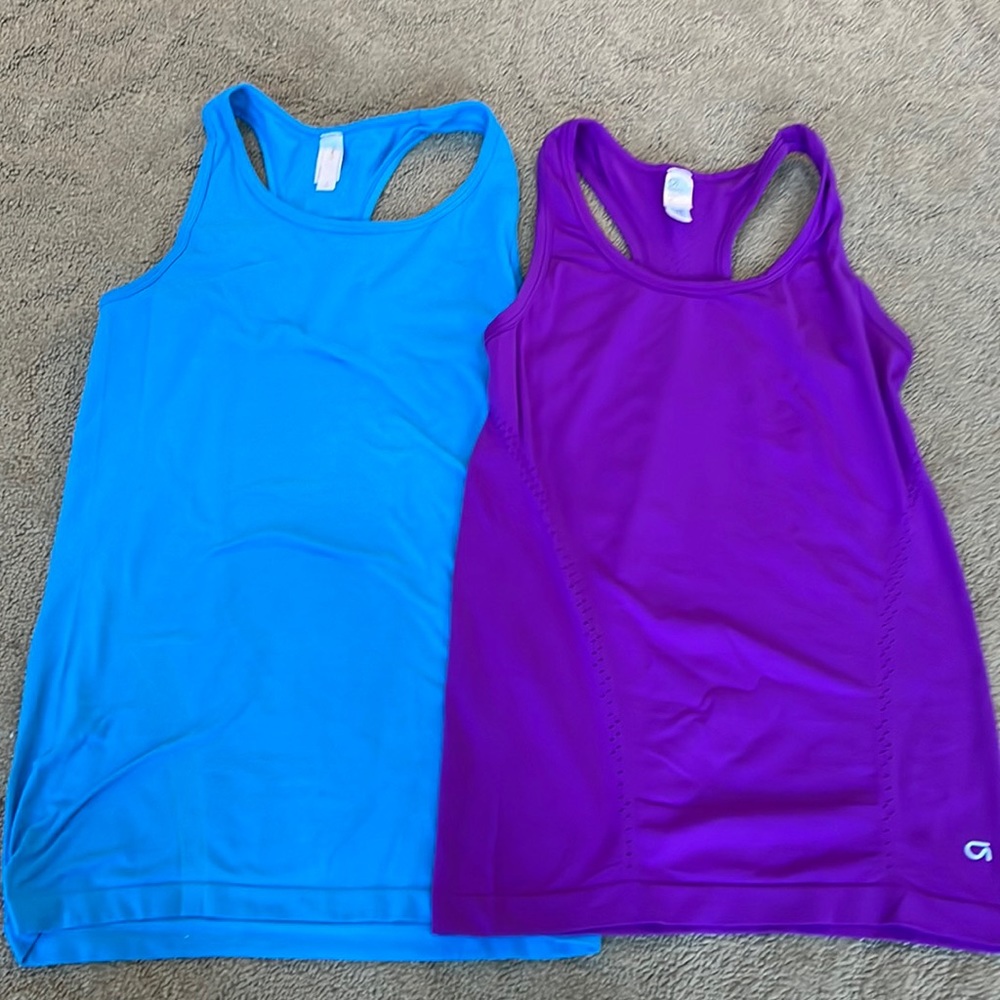 2 gap fit athletic tanks. Small and small. Similar fit. Great condition.